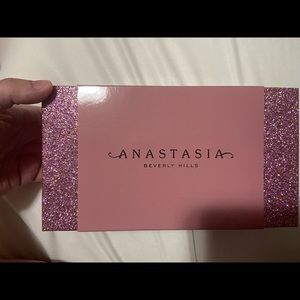 Anastasia Beverly Hills Makeup